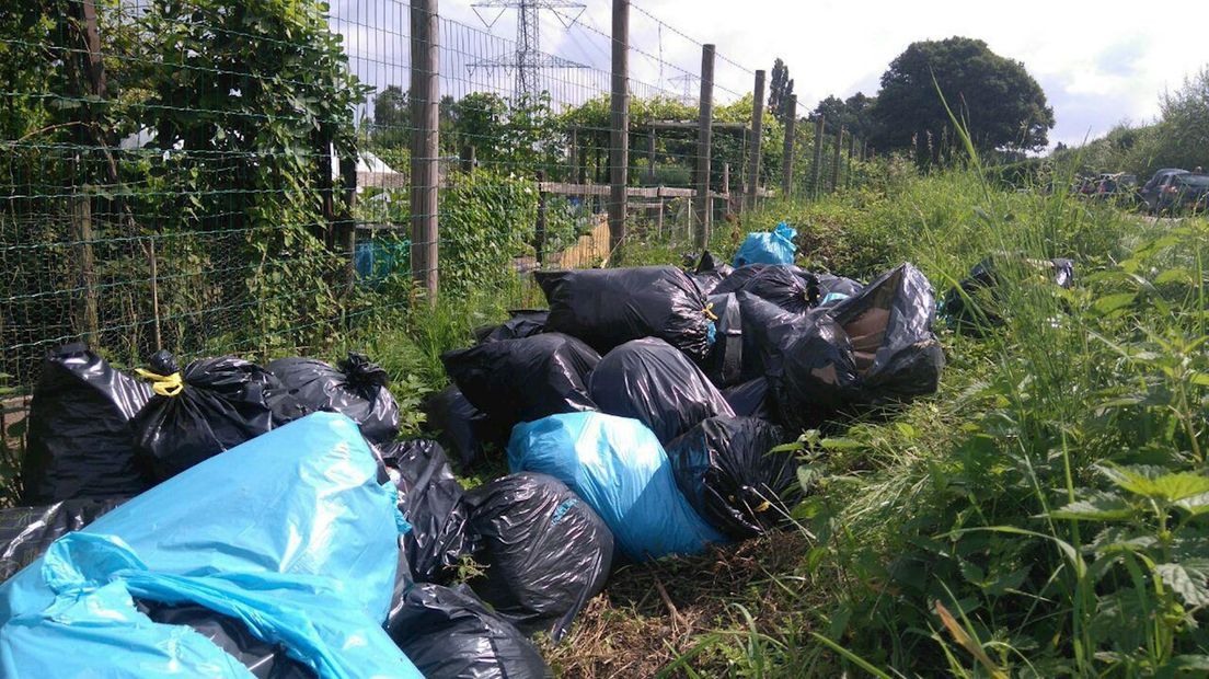 Zakken met wietafval gedumpt in Enschede