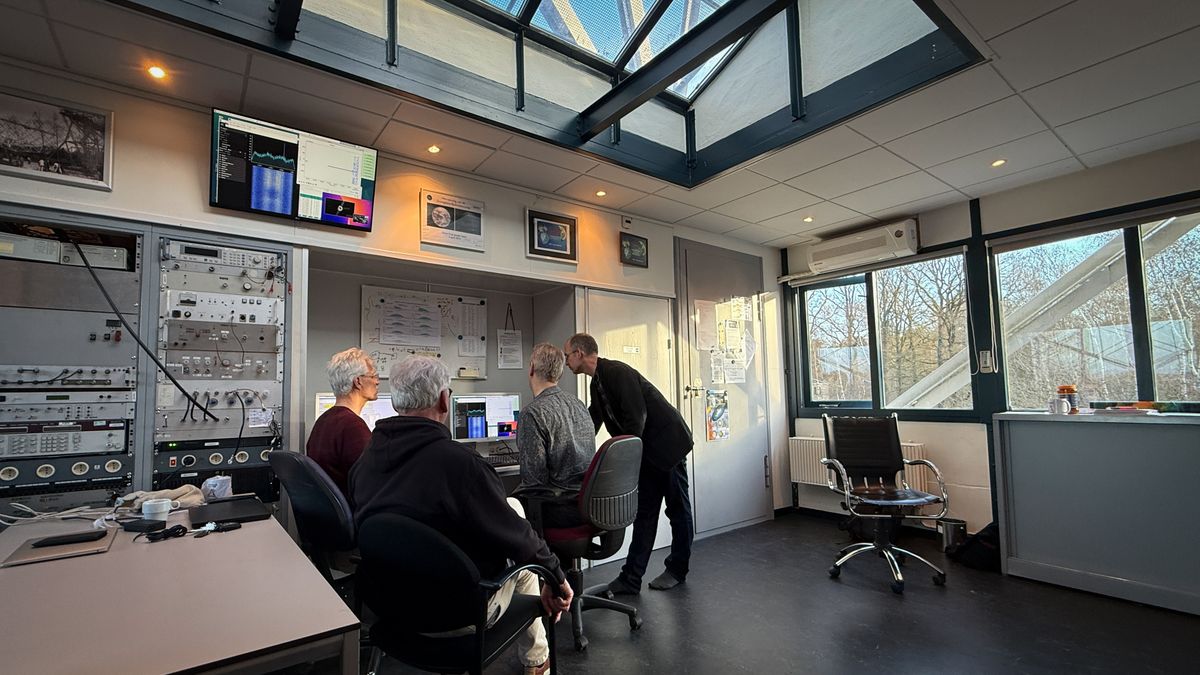 Amateurs in Dwingeloo helpen mee met maanmissie NASA: 'Het moet nu goed gaan'