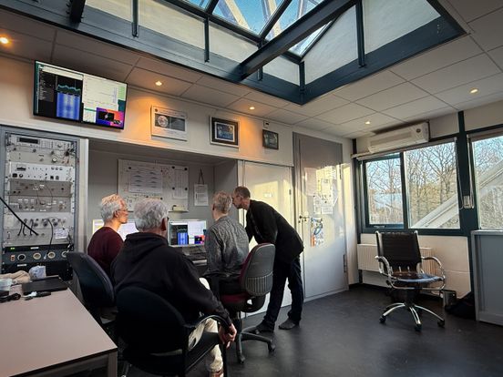 Amateurs in Dwingeloo helpen mee met maanmissie NASA: 'Het moet nu goed gaan'