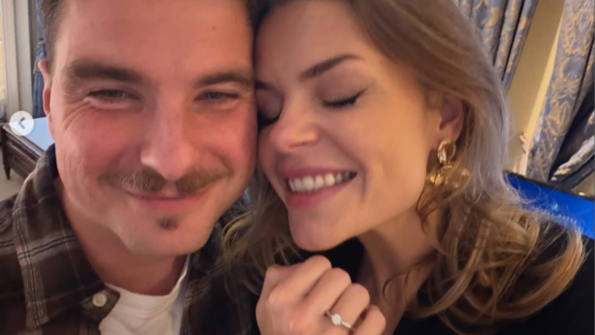 Sebastiaan en Davina na het aanzoek.