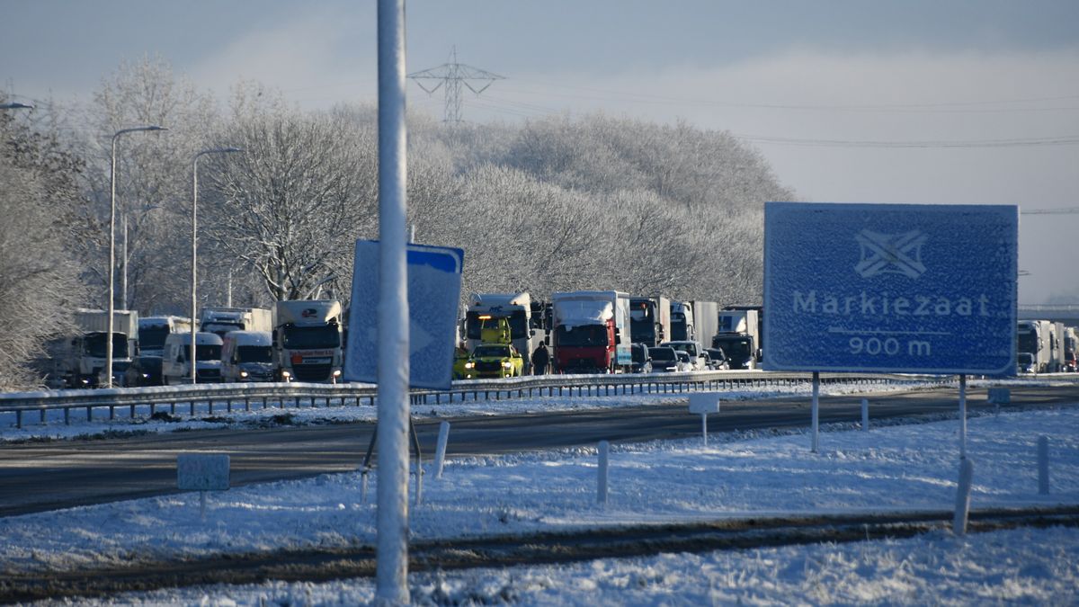 A58 naar Zeeland toch dicht, nog altijd lange files in West-Brabant