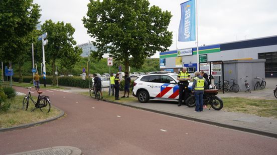 Fietser gewond bij aanrijding in Zwolle. Fietser gewond bij aanrijding in Zwolle.