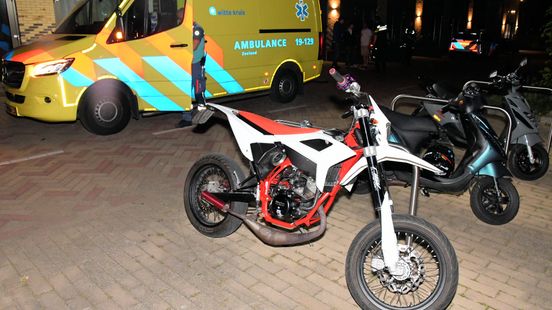 Jonge brommerrijder botst tegen lantaarnpaal in Goes Nieuws
