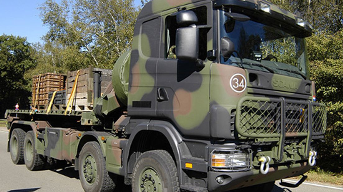 militair-voertuig-legertruck-1212