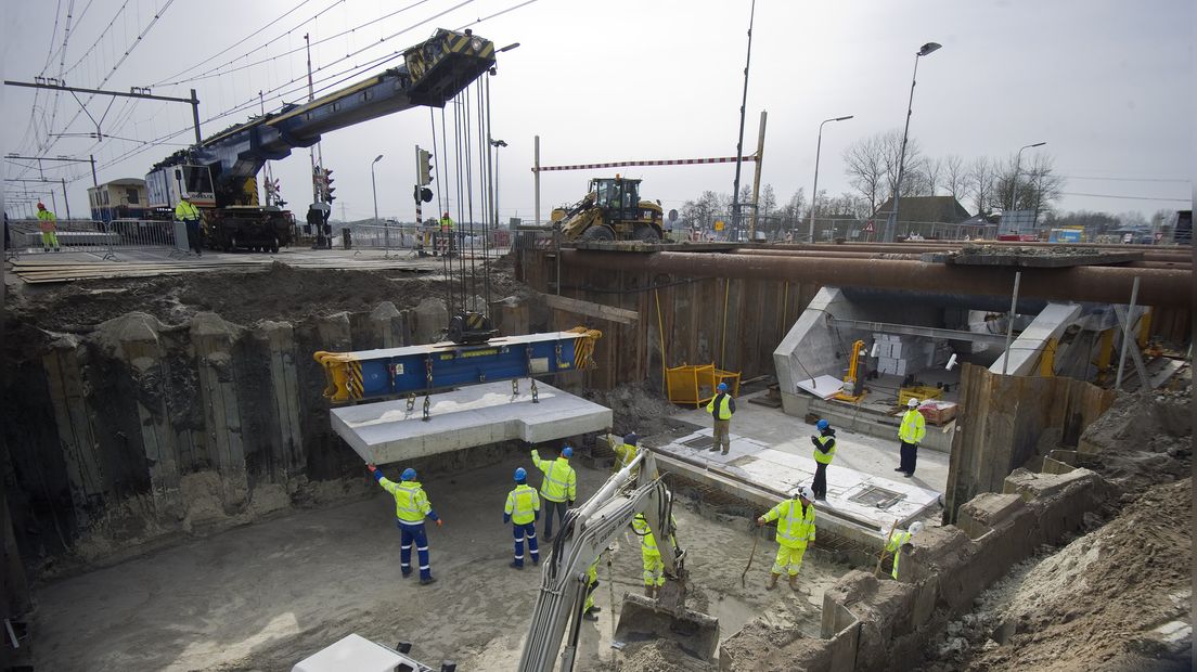 De tunnelbak wurdt pleatst