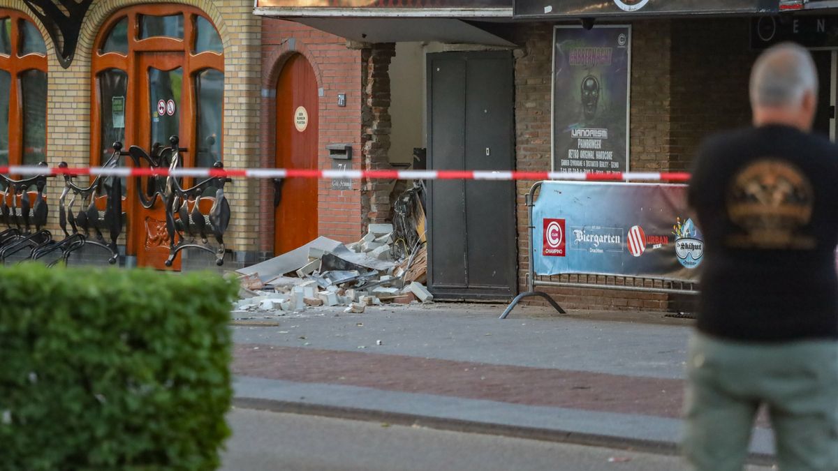 Flinke schade na plofkraak in Drachten, politie sluit verband met kraak in Burgum niet uit