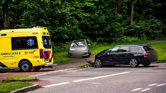 Twee kinderen gewond naar ziekenhuis na botsing