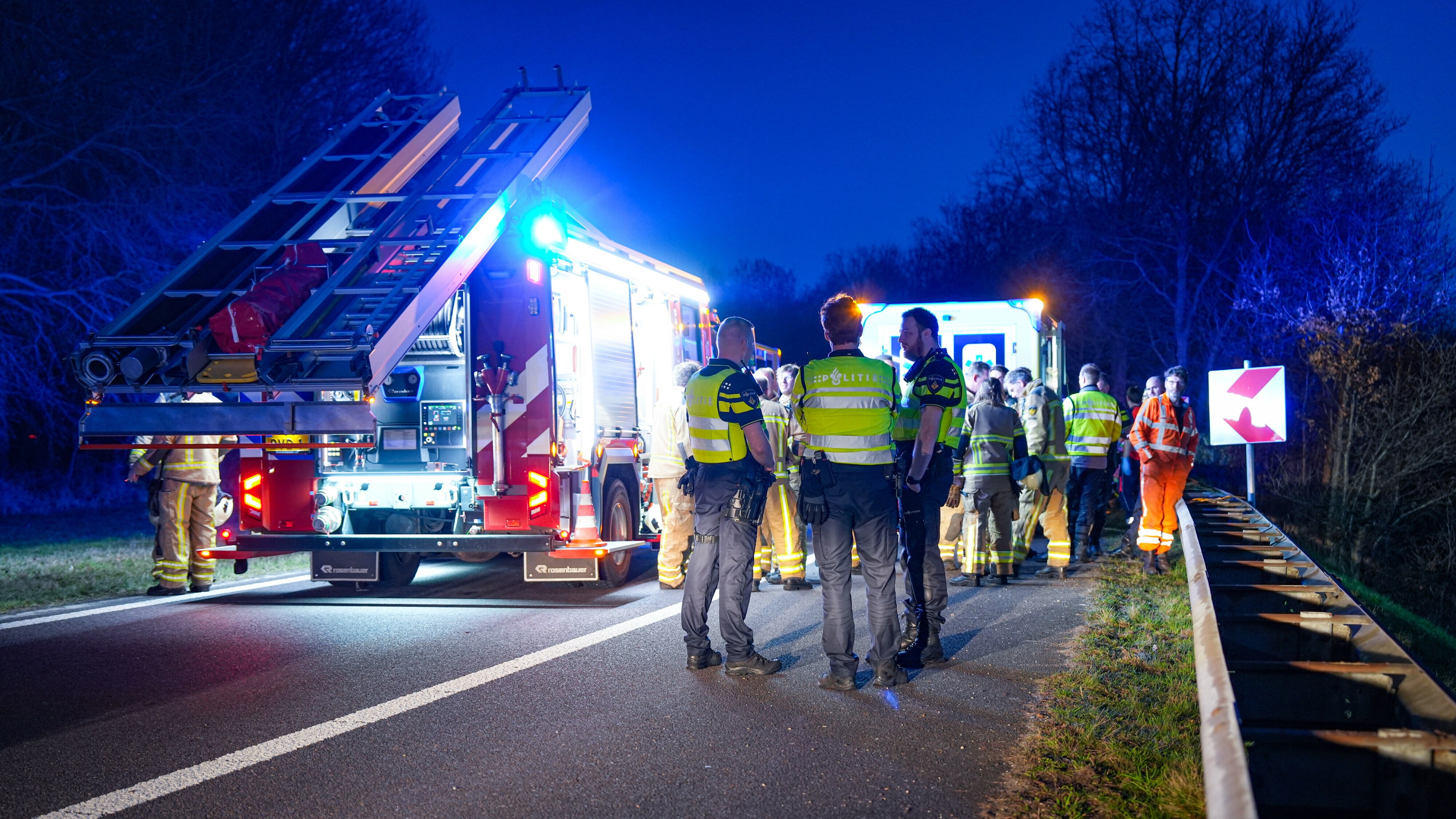 Oprit N34 bij De Punt dicht na ongeluk met busje