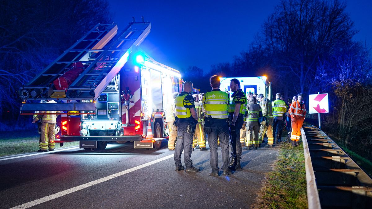 Oprit N34 bij De Punt dicht na ongeluk met busje