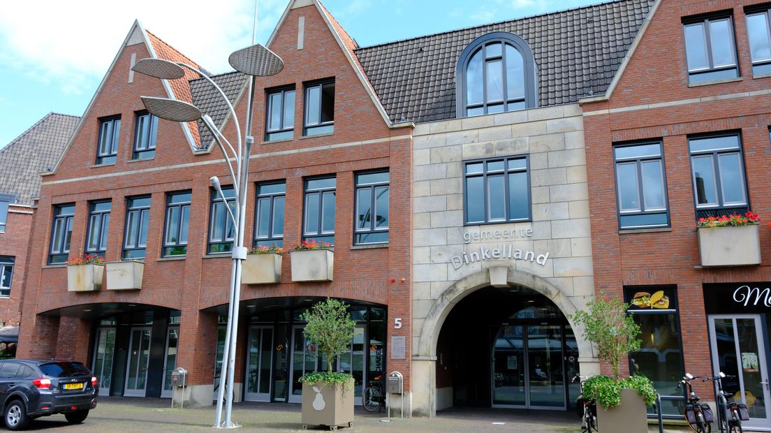 Het gemeentehuis van Dinkelland in Denekamp.