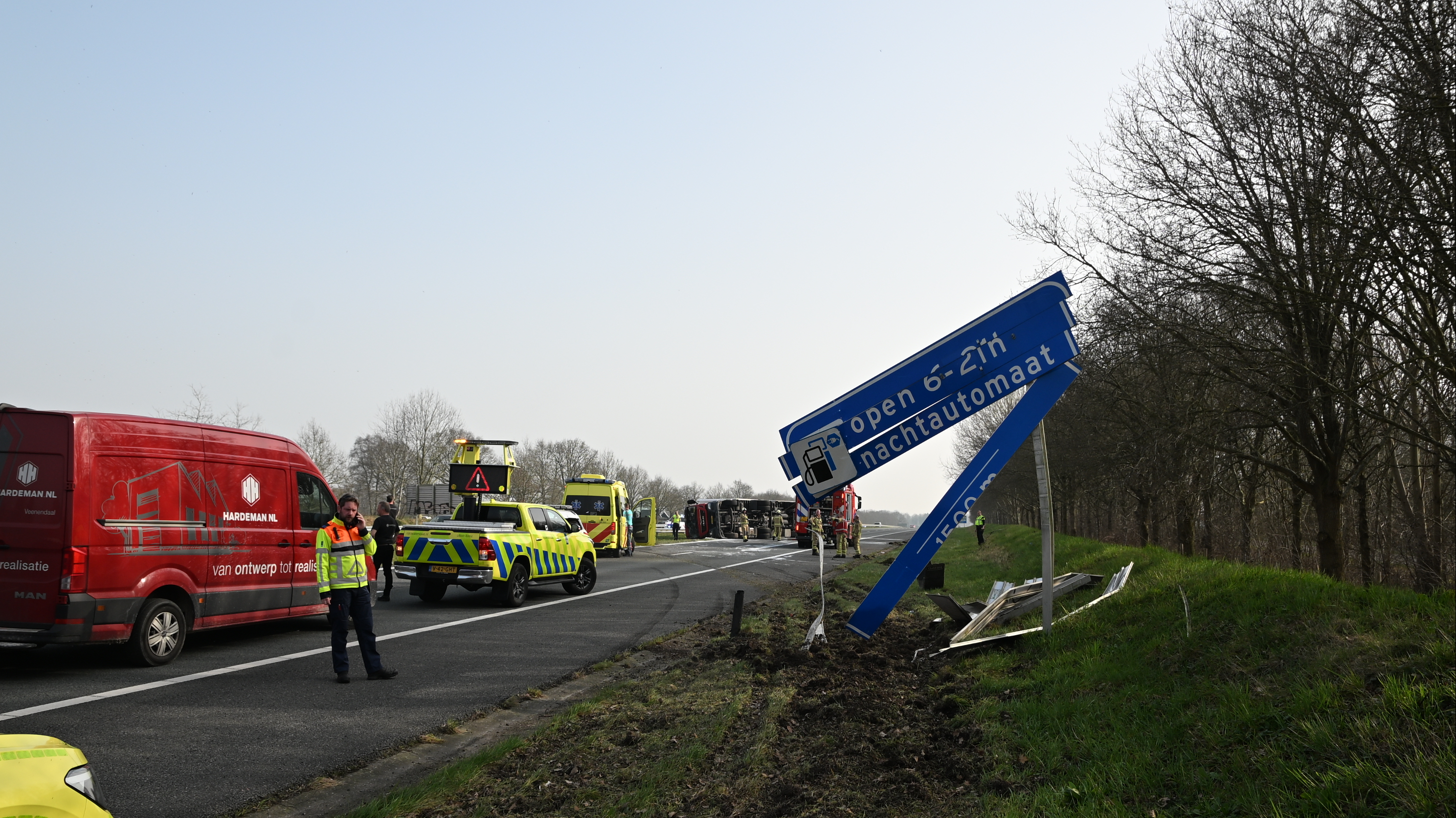 Veel files door ongelukken op de weg | Vrouw ernstig gewond bij aanrijding in Holten.