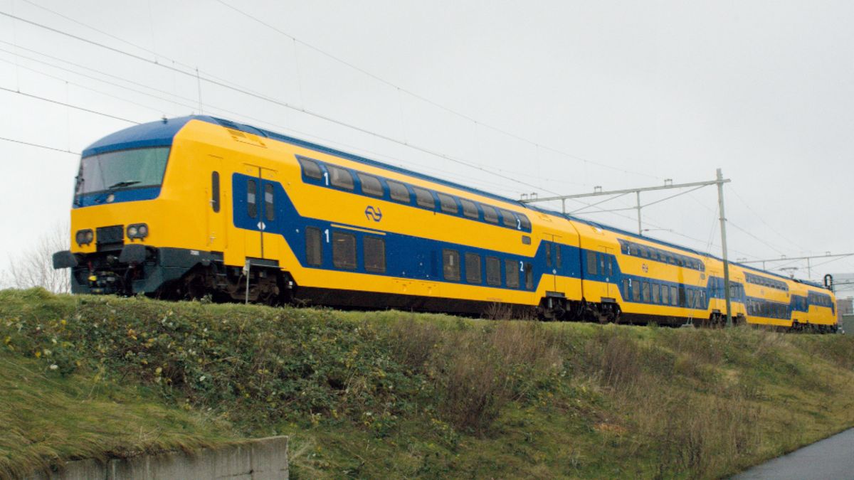 Stroomstoring legt treinverkeer stil, meerdere treinen gestrand