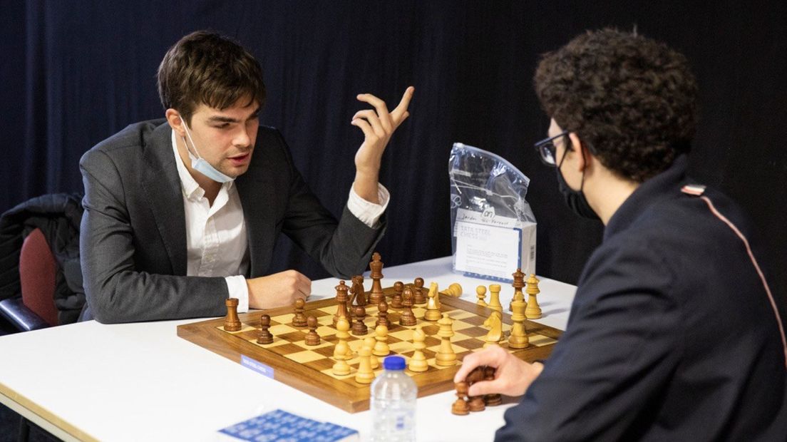 Van Foreest en Caruana analyseren hun korte partij