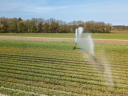 Waarom mag beregenen in Drenthe nog wel, terwijl het zuiden op slot gaat?