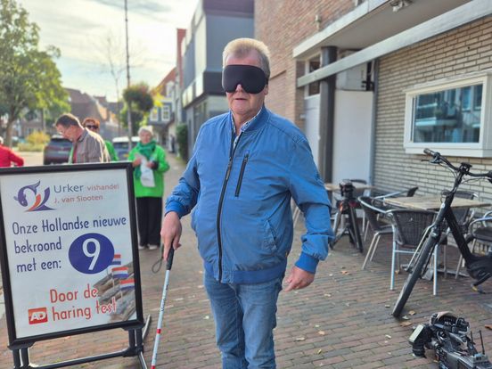 Blinden en slechtzienden niet altijd veilig in verkeer: Meppelers ervaren hoe dat voelt