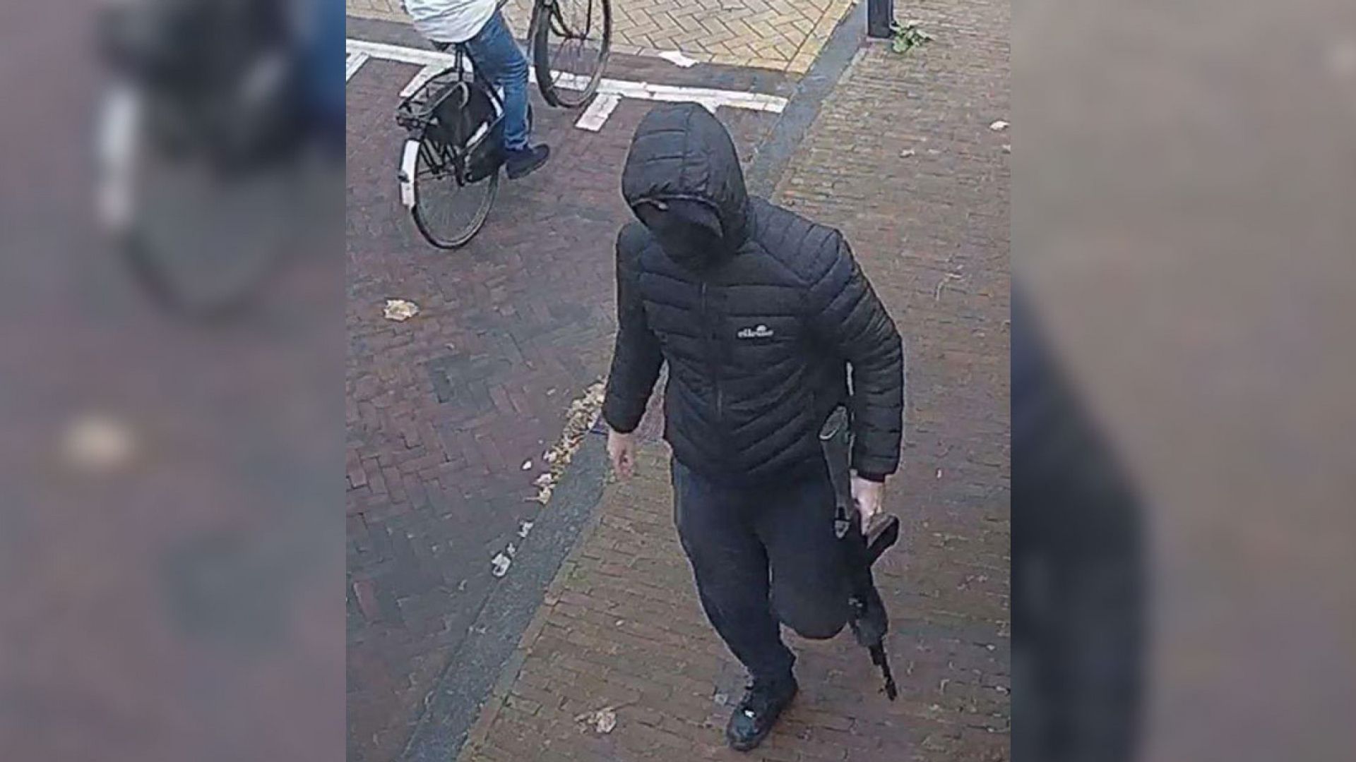 Schutter Alphen aan den Rijn met automatisch geweer