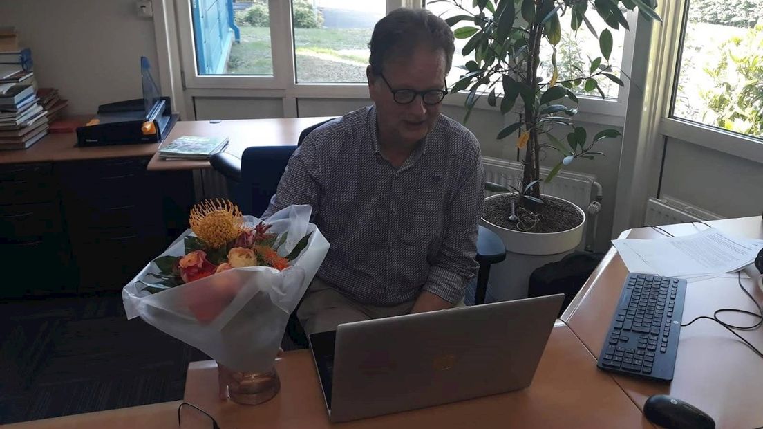 Herman Loohuis werd vandaag op zijn werk verrast met een lintje