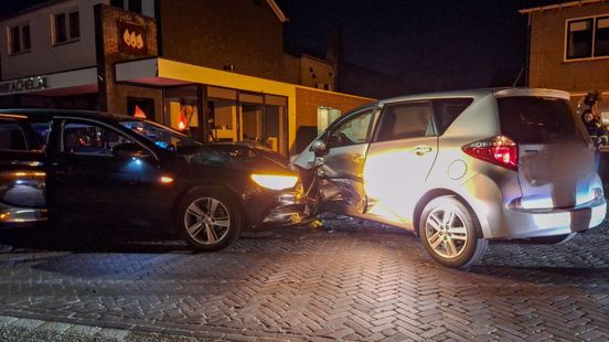 112 Nieuws: Twee gewonden bij aanrijding Vriezenveen | Brand in bedrijfspand Enschede. 112 Nieuws: Twee gewonden bij aanrijding Vriezenveen | Brand in bedrijfspand Enschede.
