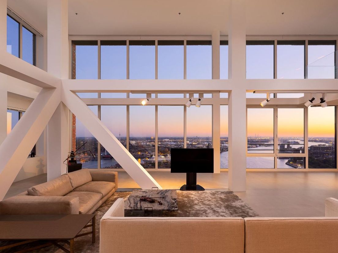 Zo ziet het penthouse er in de avond uit