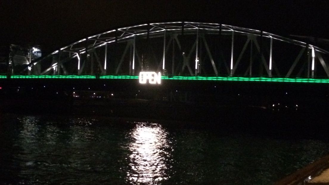 De IJsselbrug bij Doesburg is sinds woensdagmiddag weer open. De middenstand is blij dat het verkeer na een opknapbeurt van een maand weer gebruik kan maken van de brug.