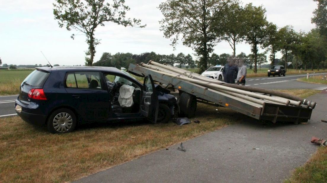 Automobilist uit auto geknipt bij ongeluk op N756 tussen Raalte en Wijhe