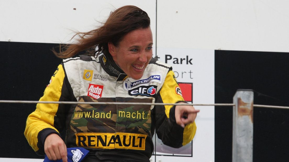 Sandra van der Sloot na het winnen van de Renault Clio Cup in 2010