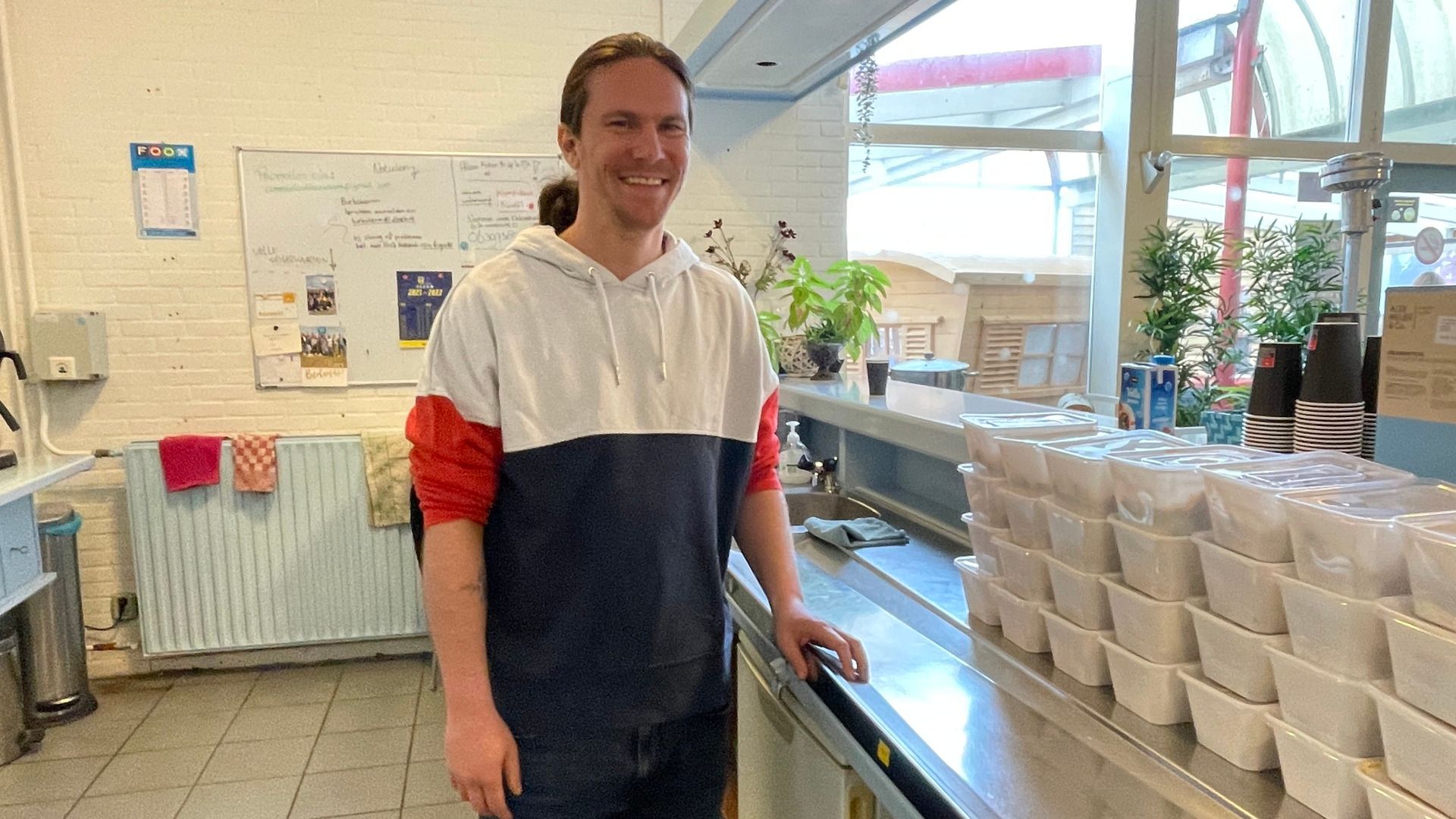 Chef-kok Jefta in de keuken van De Klomp