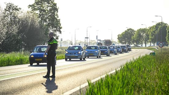 File na ongeluk op N33 bij Appingedam. File na ongeluk op N33 bij Appingedam.