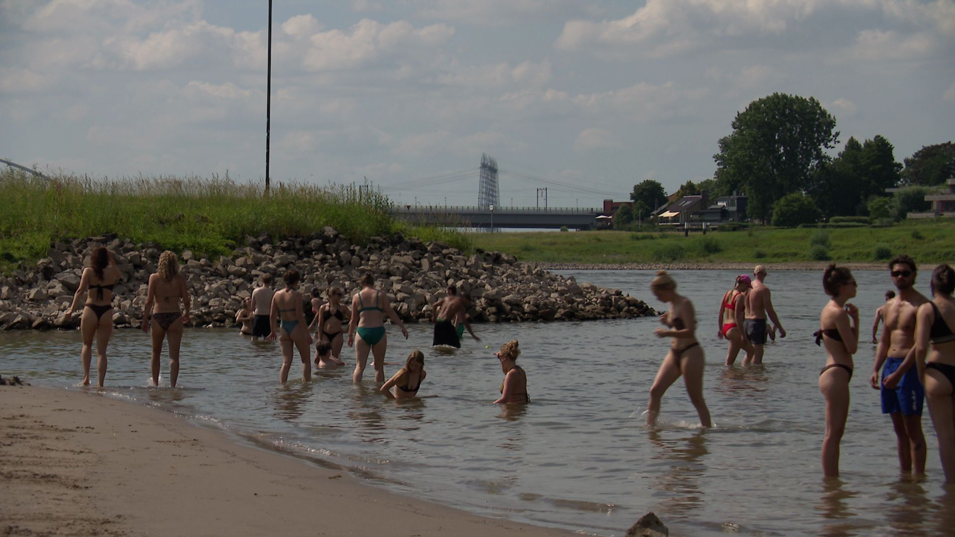LIVEBLOG HITTE | Woensdag code oranje • Rijkswaterstaat waarschuwt voor zwemmen in rivier