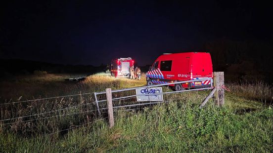 Duikers redden vrouw • meisje aangereden. Duikers redden vrouw • meisje aangereden.