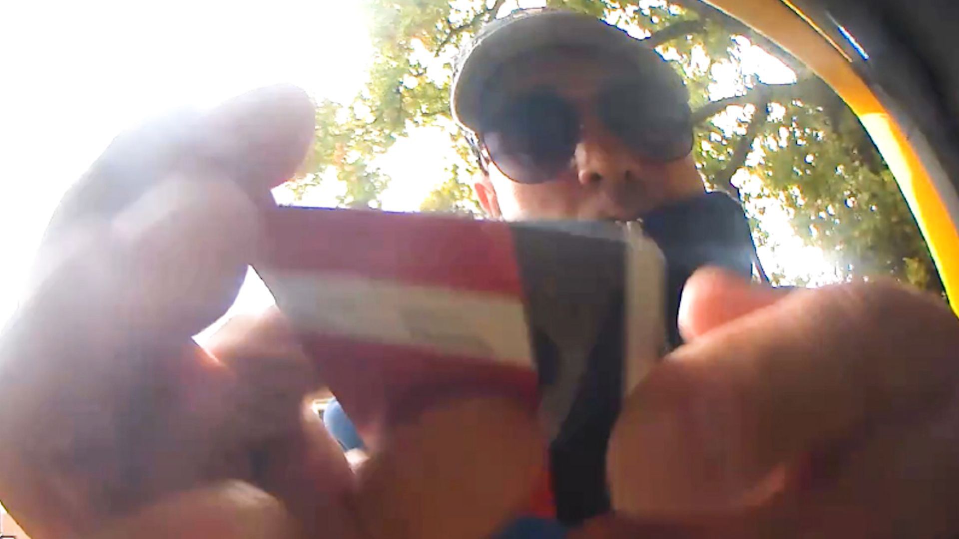 Zonnebril, petje en handtruc werken niet: pinner toch herkenbaar