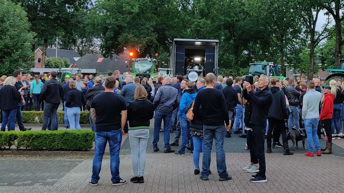 Samenkomst bij het Coop distributiecentrum in Gieten