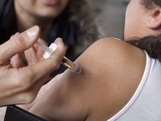 Vaccinatiegraad in Overijssel het laagst in tien jaar, wat zijn de gevolgen?