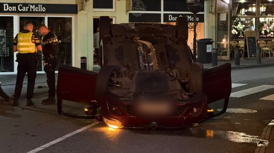 Auto komt op de kop terecht in Valkenburg Nieuws