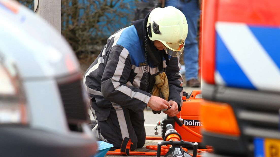 Een brandweerman in actie. Archief