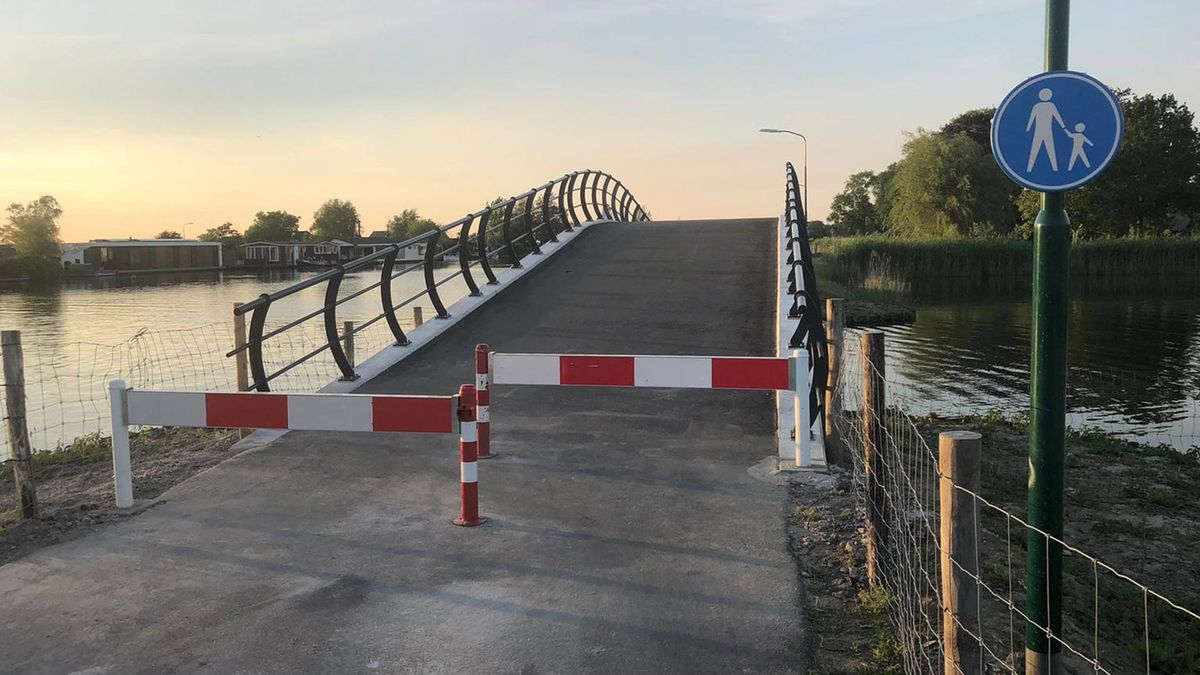 Nieuw hoofdstuk in brugsoap Vreeland: wandelaars mogen er nu wél over