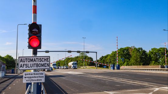 112-nieuws: Storing bij slagbomen Driebondsbrug • Verdachte met gestolen fiets aangehouden in Stad