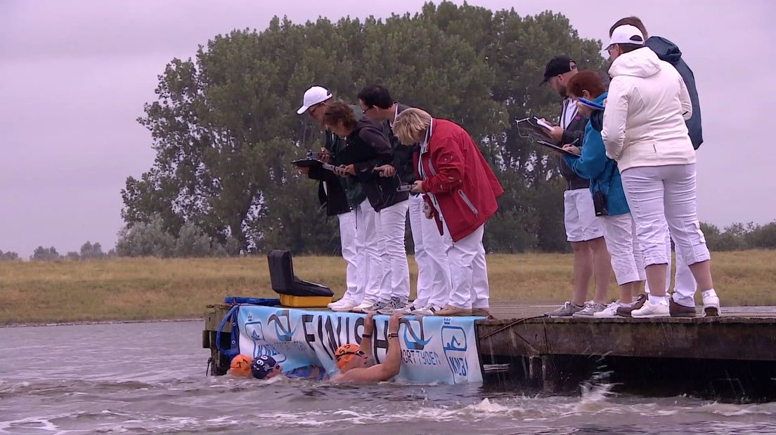 Zwemwedstrijd voor goede doel