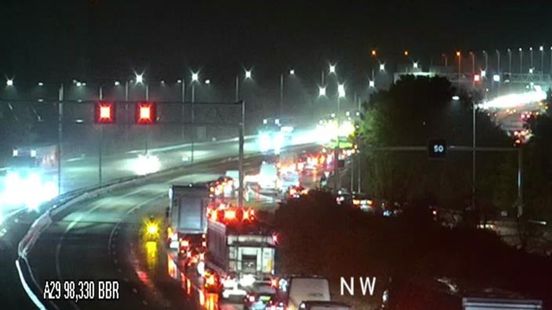 Uur vertraging door ongeluk, snelweg dicht geweest. Uur vertraging door ongeluk, snelweg dicht geweest.