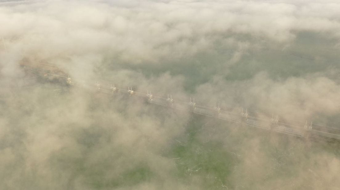 Deltawerken in de mist