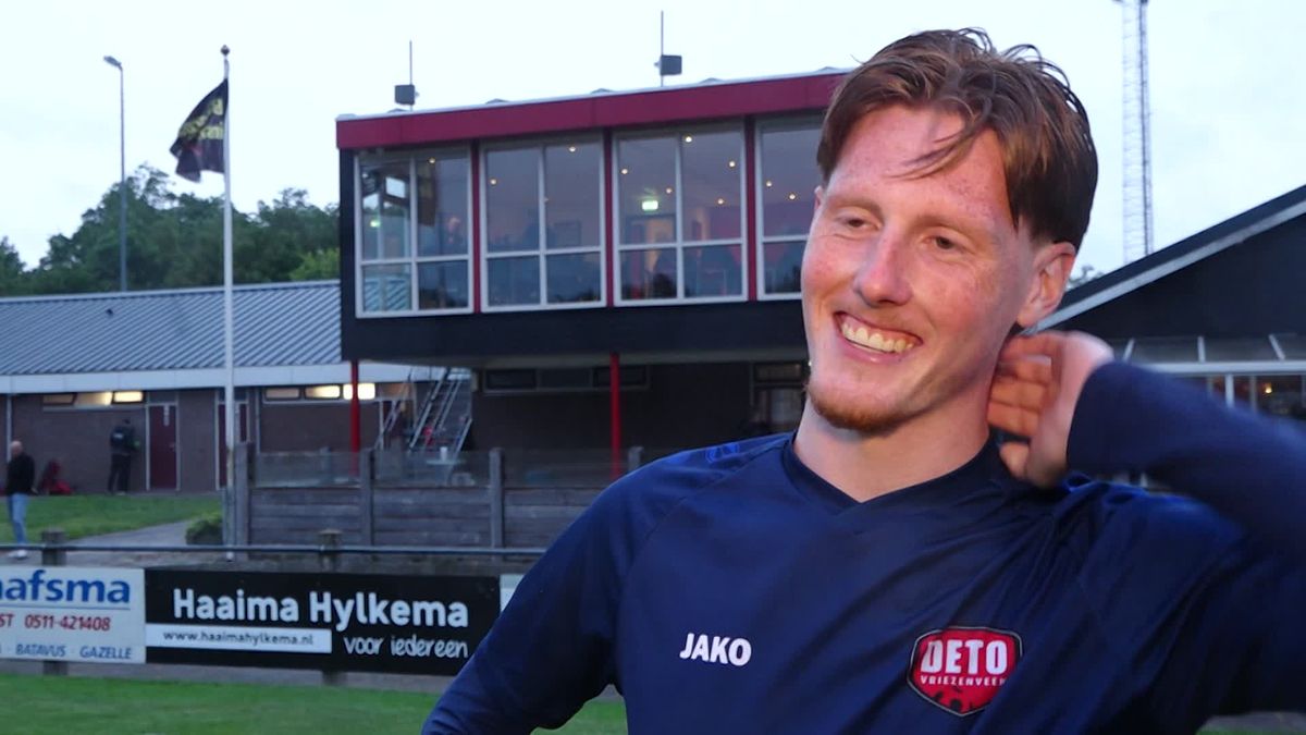 Doelpuntenmaker Kevin Stokkingreef na de overwinning van DETO tegen Broekster Boys
