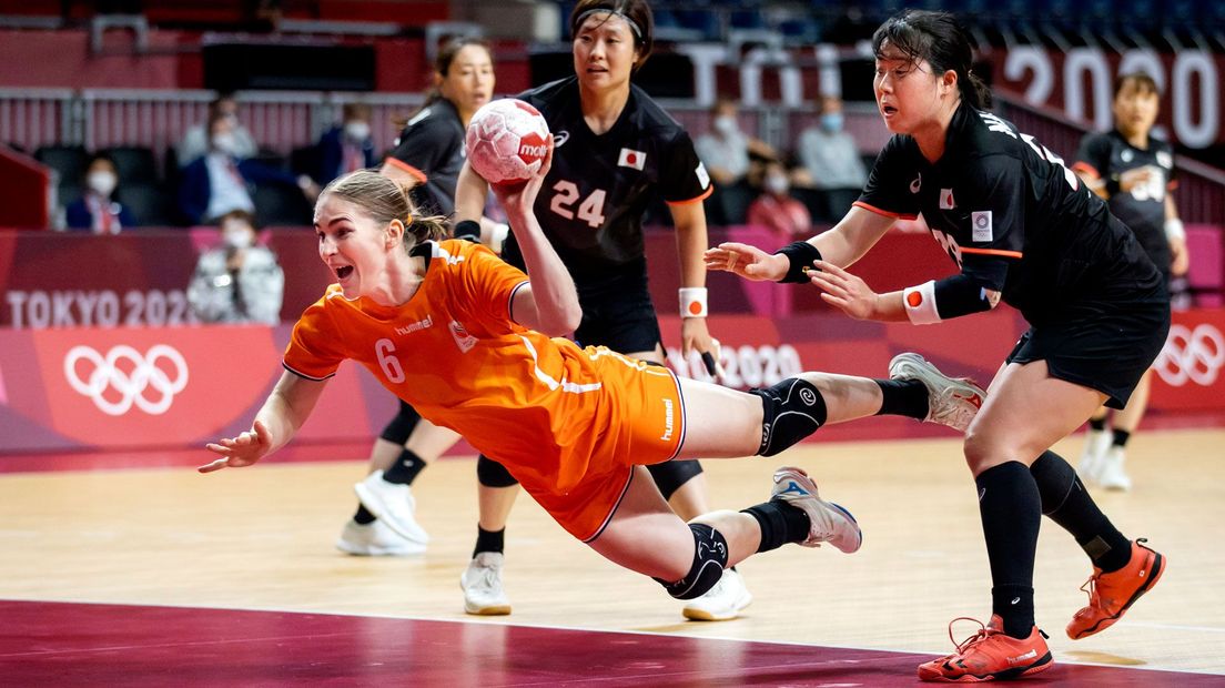 Laura van der Heijden in actie in de wedstrijd tegen Japan.