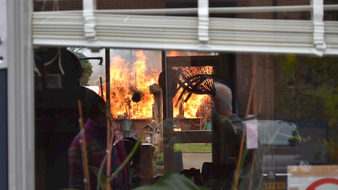 Vuur te zien vanuit woning