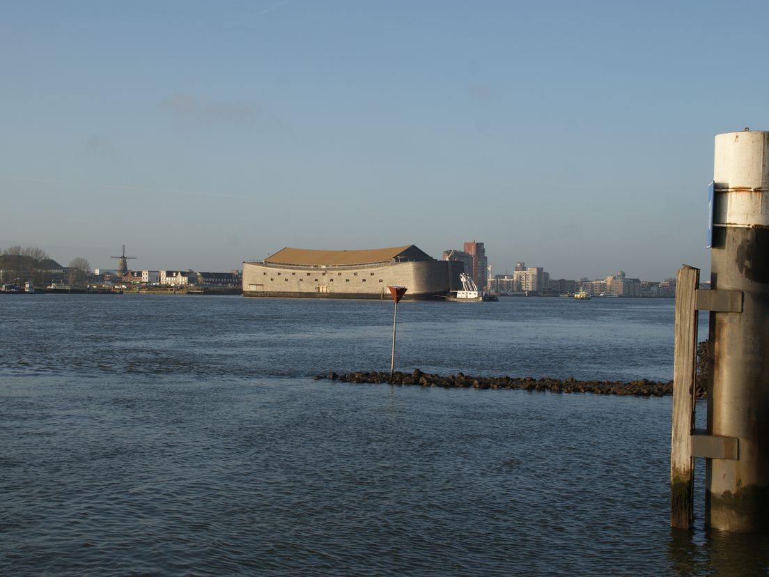 De Ark gefotografeerd vanuit Papendrecht