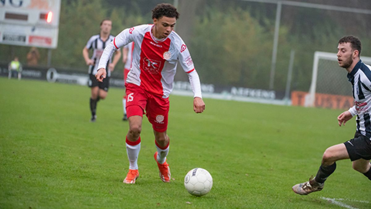 Het ongelofelijke voetbaljaar van Deveron Fonville: van kampioen met IJsselmeervogels naar De Kuip m