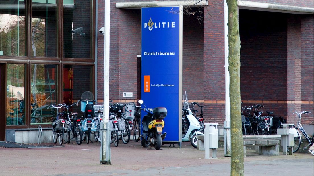 Verdachten mishandeling nog vast op politiebureau in Zwolle