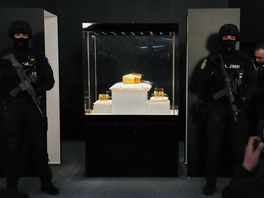 Gouden helm onder zware beveiliging weer thuis in Roemenië