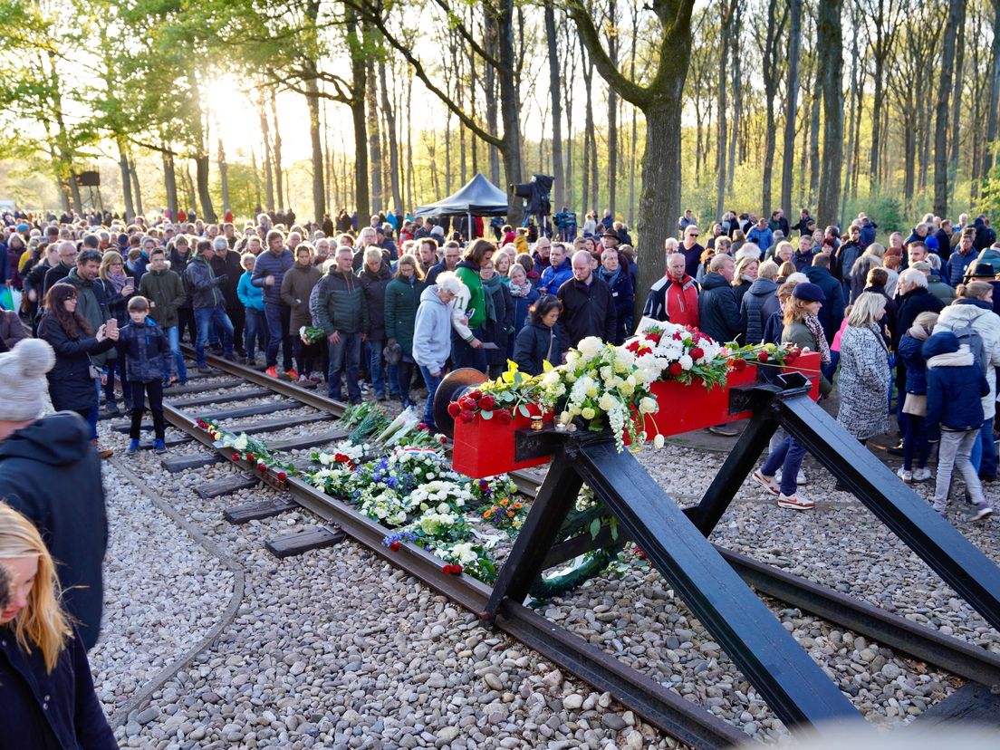 Kijk nu live naar de dodenherdenking in Westerbork
