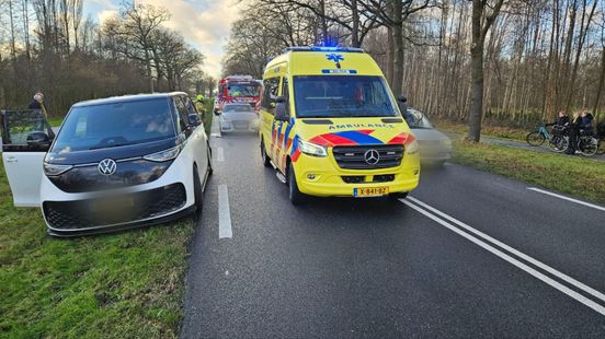 Kopstaartbotsing • wietkwekerij ontdekt. Kopstaartbotsing • wietkwekerij ontdekt.