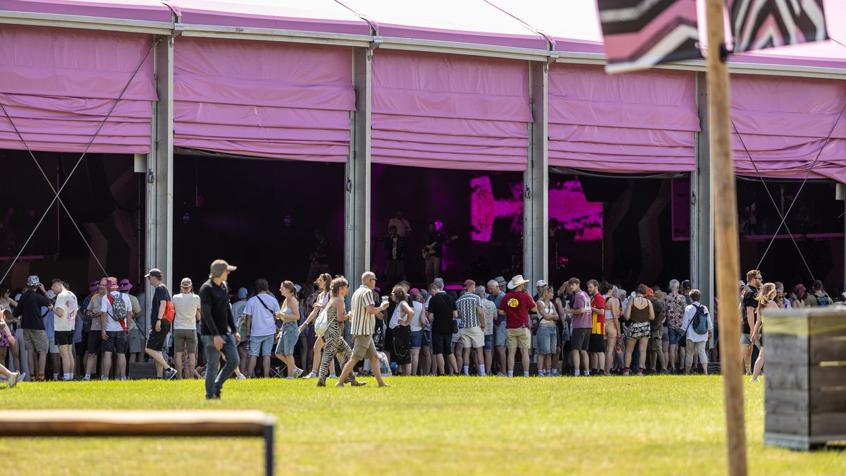 Liveblog: Venlose dialectband opent Pinkpop; later vanmiddag code oranje wegens noodweer